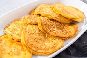 Оладки мають ніжну текстуру