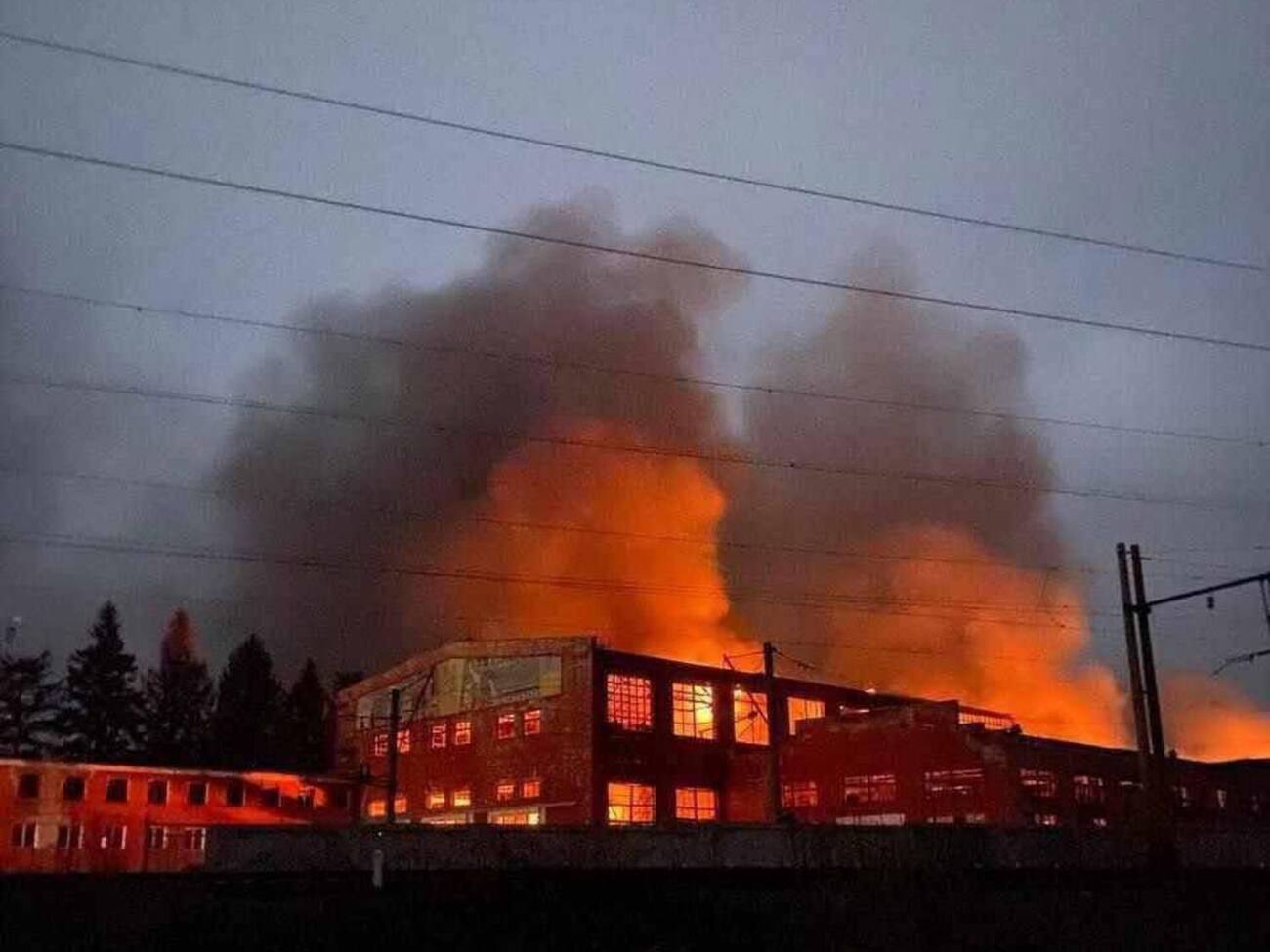 Россияне в первую очередь атакуют тяговые подстанции, чтобы поезда не могли двигаться на электротяге, заявил Лещенко