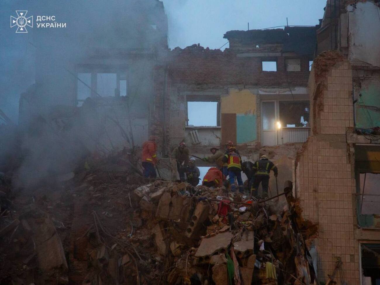 Унаслідок удару по житлових будинках у Тернополі загинуло 26 людей, ще 18 осіб вважають зниклими безвісти