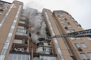 Пожежа виникла в одній із квартир на четвертому поверсі 11-поверхового житлового будинку, зазначили в ГУ ДСНС у Києві