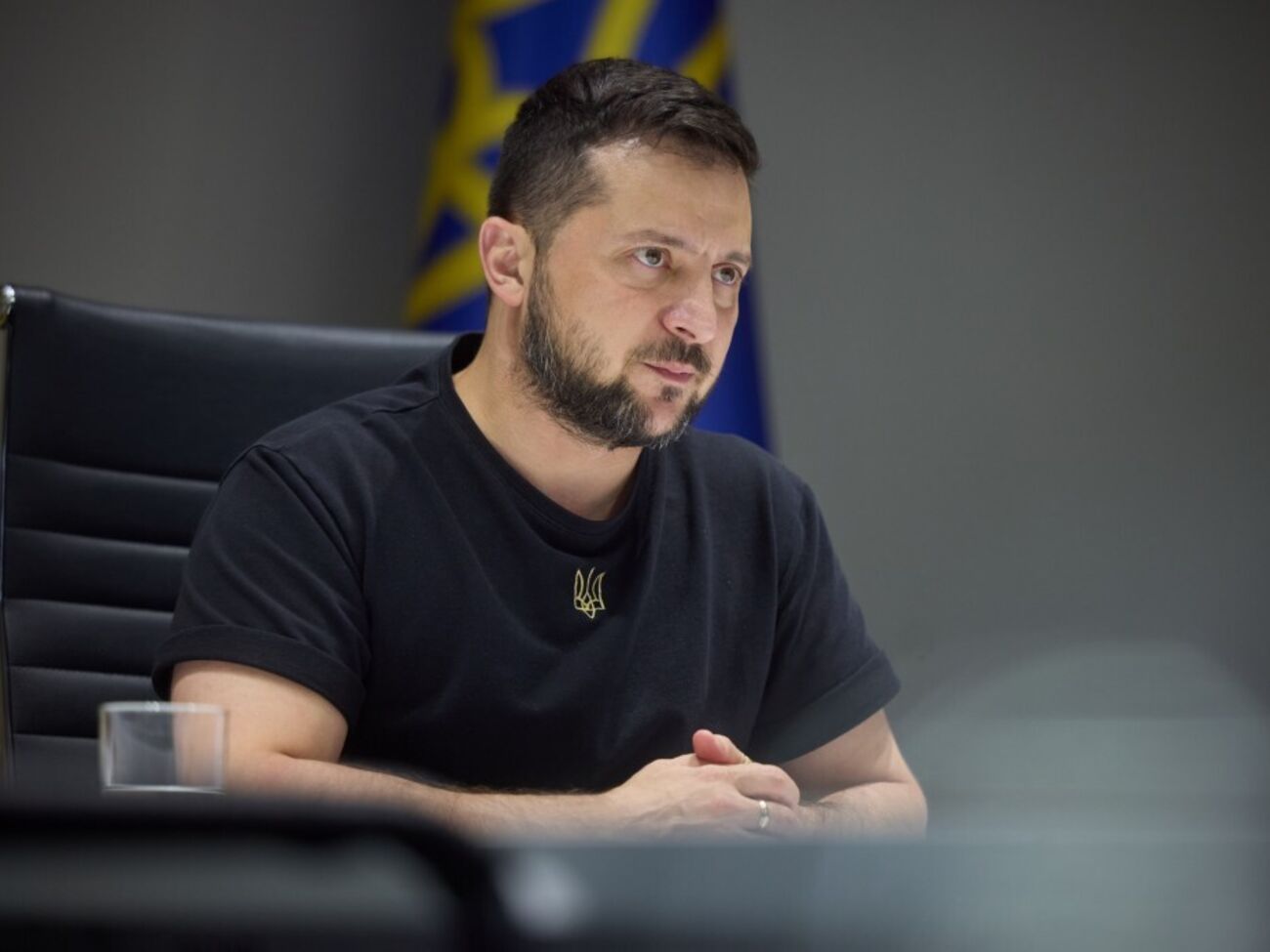 Зеленский получил сигналы из Вашингтона, что ему следует согласиться на "мирный план", отметили СМИ