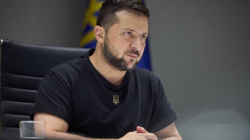 Зеленский получил сигналы из Вашингтона, что ему следует согласиться на "мирный план", отметили СМИ