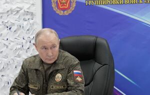 Путін назвав "злочинною спільнотою" українське політичне керівництво