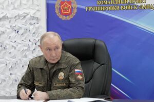 Путин назвал "преступным сообществом" украинское политическое руководство