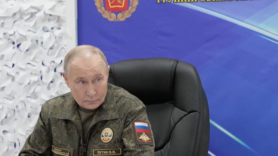 Путін назвав "злочинною спільнотою" українське політичне керівництво