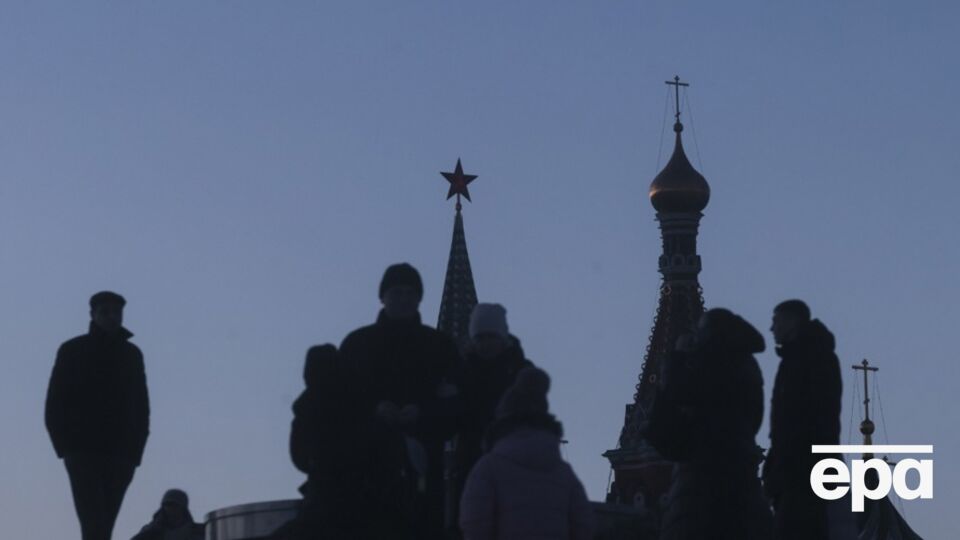 Гражданские и соцрасходы бюджета РФ вытесняются "гигантскими тратами" на армию и силовые структуры, отметили СМИ