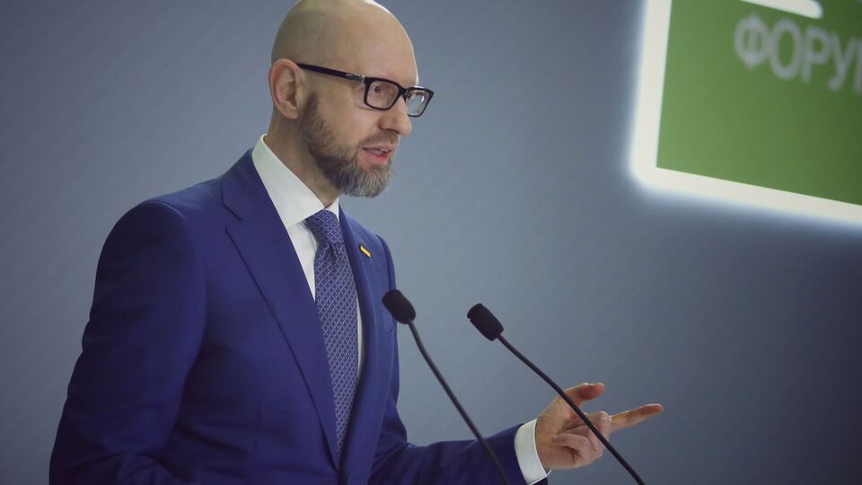 Яценюк: Никто не стоит над законом