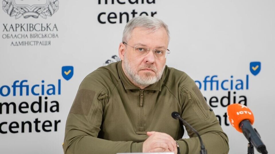За даними співрозмовників ЗМІ, ексміністра супроводжують його адвокати