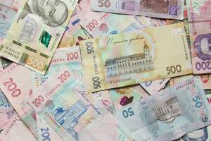 6,5 тис. грн можна використати протягом 180 днів на придбання одягу, взуття, ліків і вітамінів