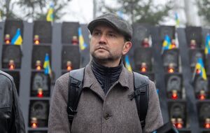 Уночі стояв на барикаді на Інститутській і вірив. А розум кричав: "Дивися! Тих, хто навпроти, не спинити"