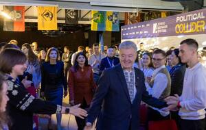 Порошенко вимагає посаду глави Кабміну, зняття санкцій і обвинувачень в обмін на голосування за бюджет, заявив Сазонов