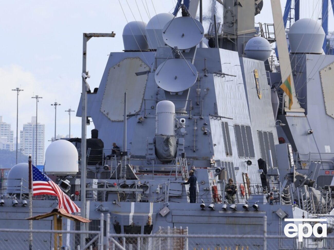 Эсминец США находится в Карибском море, пишет агентство