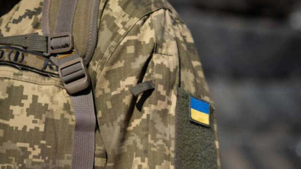 42-летний мобилизованный военнослужащий, который получил тяжелые ранения, впоследствии умер, пишет СМИ