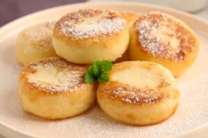 На 300 г сиру слід додати 1 ст. л. манки