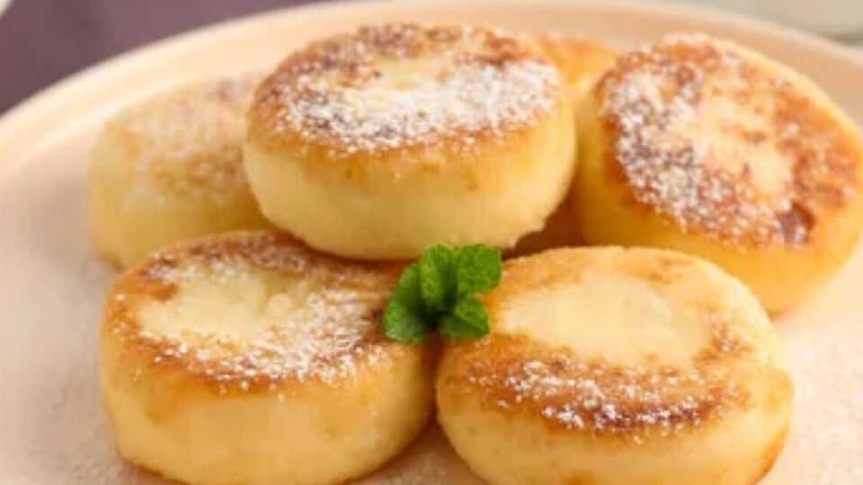 На 300 г творога нужно взять 1 ст. л. манки