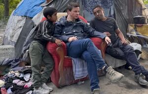 Комаров: Я видел ромов по всему миру и всегда удивлялся, насколько сильно их культура и быт отличаются от любых других