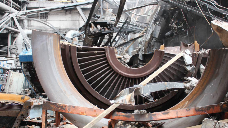 Возможности производить электроэнергию у ТЭС и ГЭС значительно снизились, отметили в Минэнерго