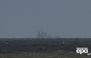 Трейдери уважно стежать за кінцевими покупцями сирої нафти "Лукойлу" й "Роснефти", які вже перебувають у морі, зазначило Bloomberg