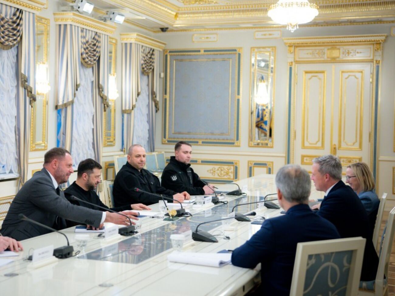 Дрісколл цього тижня відвідував Україну й зустрівся із Зеленським