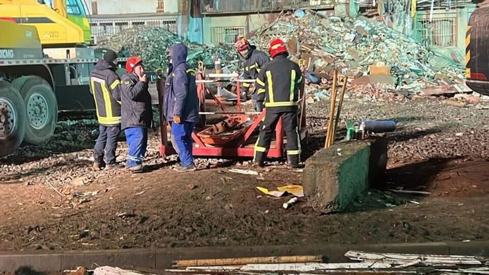 Аварийно-спасательные работы продолжаются непрерывно, отметили правоохранители