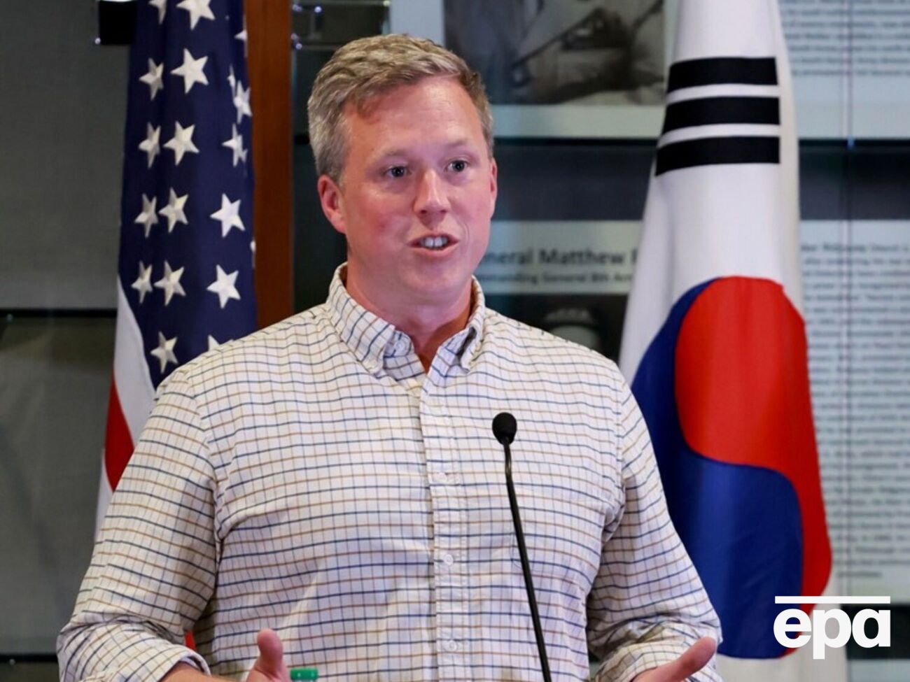 Дрисколл появился с опозданием и употреблял грубые выражения, подчеркивает СМИ