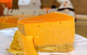 Готовый чизкейк после формирования слоев должен застыть в холодильнике