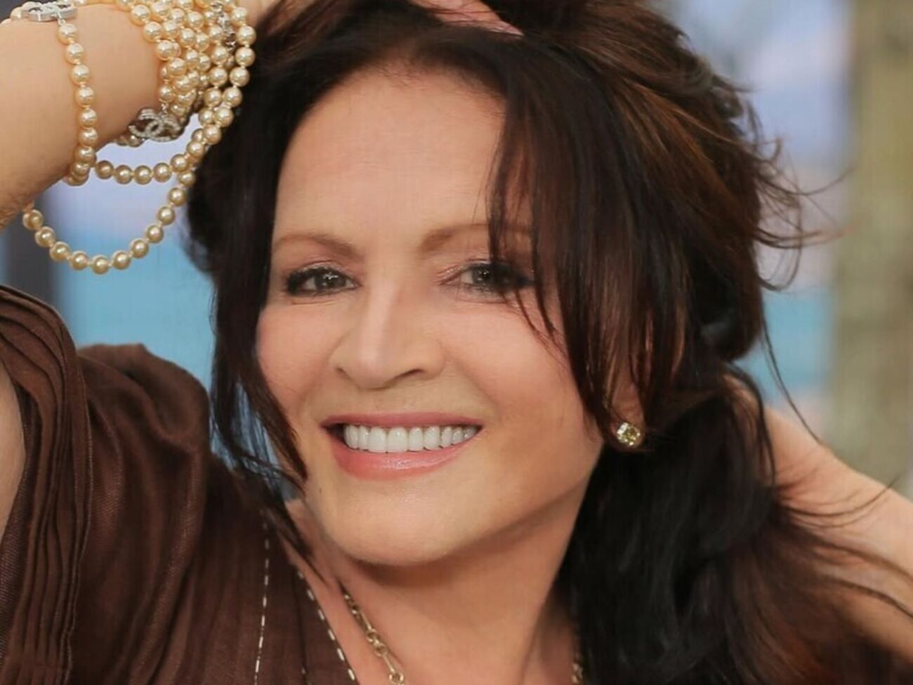 Ротару має двох братів і трьох сестер