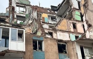 Сегодня из-под завалов достали уже двух жертв