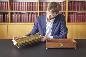 Продаж калькулятора відклали до рішення Паризького адміністративного суду про його експорт