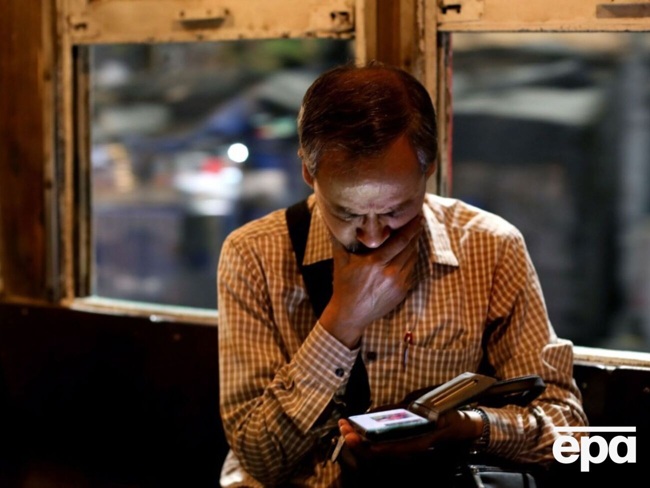 Чоловіка, який ставив лайки під фотографіями інших жінок у соцмережах, визнали винним у порушенні довіри у шлюбі