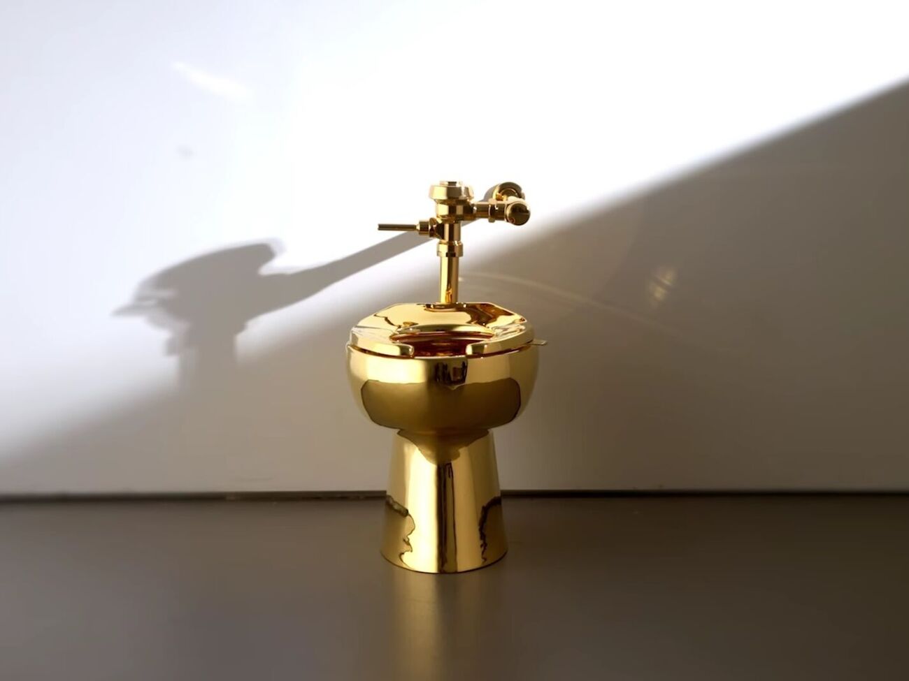 В Ripley's заявили, что золотой унитаз стал одной из самых безумных покупок в истории компании