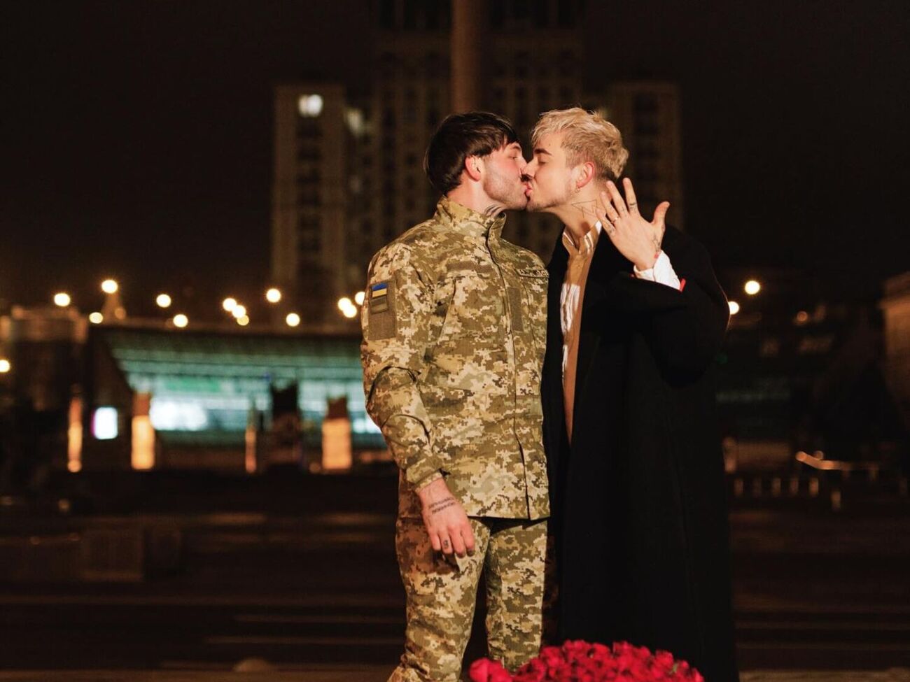 Летом 2021 года певец совершил каминг-аут, заявив о своей бисексуальности