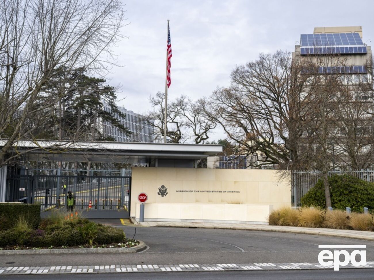 В Швейцарии встречаются команды, которые будут работать над шагами для окончания войны, отметил президент Украины