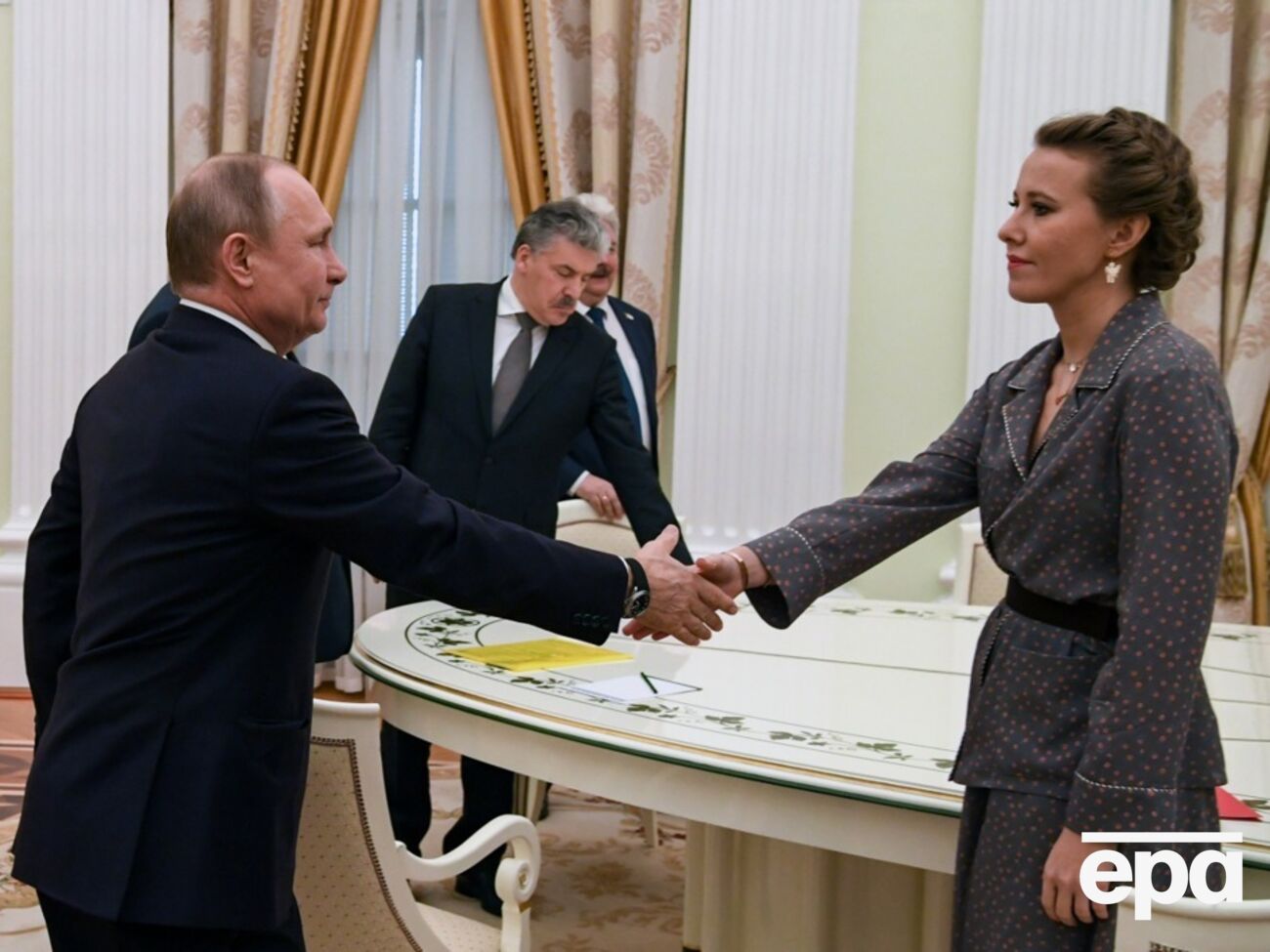 Собчак назвала бредом заявление о возможной причастности Путина к вероятному убийству ее отца