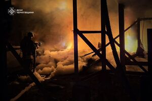 Вечером 5 ноября оккупанты атаковали объект инфраструктуры в Черниговском районе, сообщили в ГУ ГСЧС Украины в области