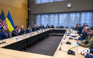 За словами співрозмовника, українці погодилися опублікувати позитивну заяву одного з переговорників, щоб "розрядити атмосферу"