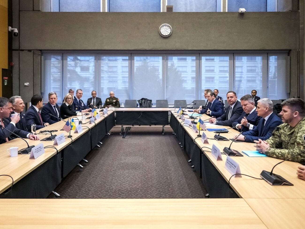 Сторони схарактеризували переговори як "вкрай продуктивні", остаточне рішення щодо цього рамкового документа ухвалюватимуть президенти України і США