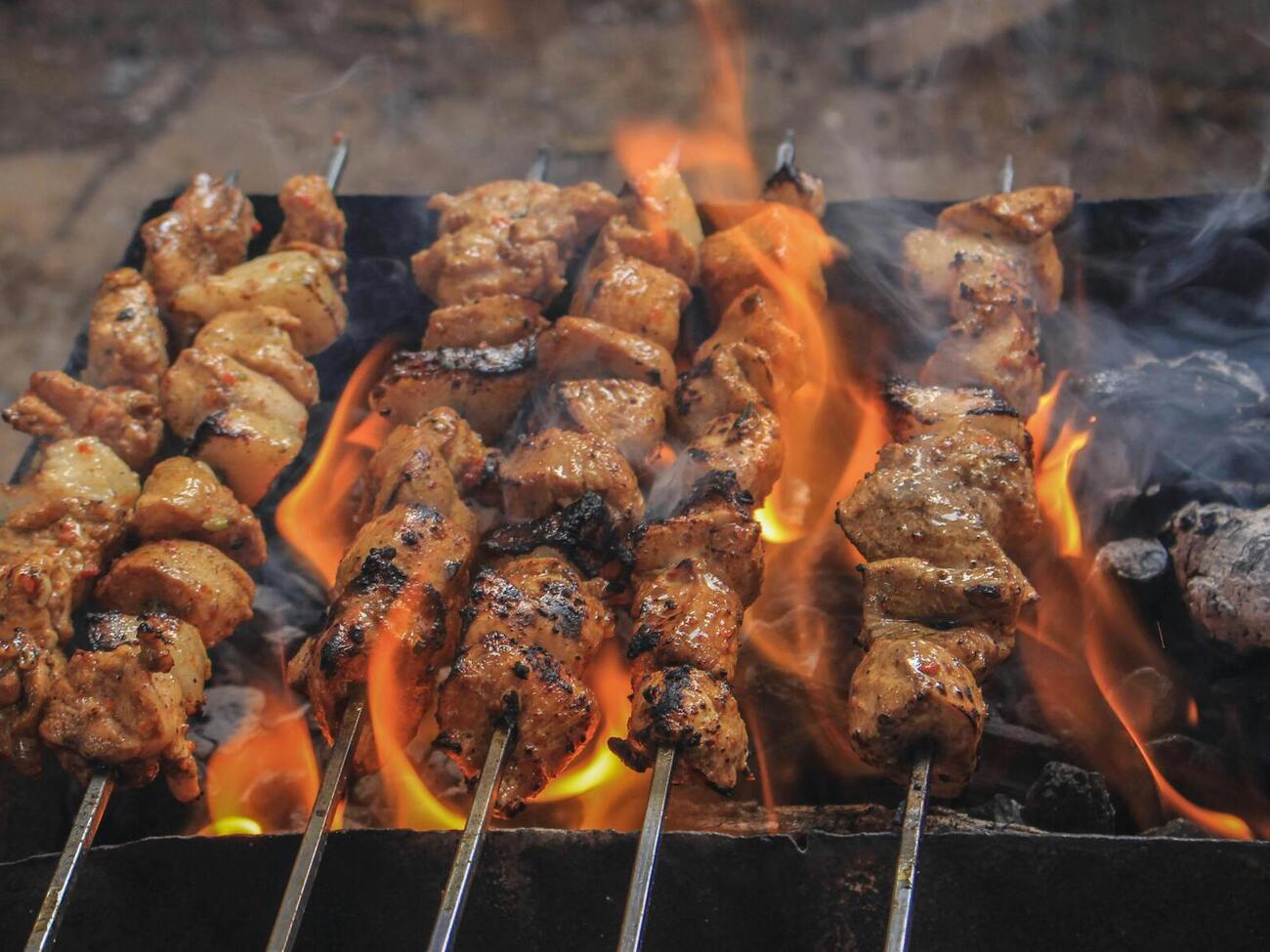 Для шашлику візьміть 1 кг свинячого ошийка