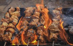 Для шашлику візьміть 1 кг свинячого ошийка