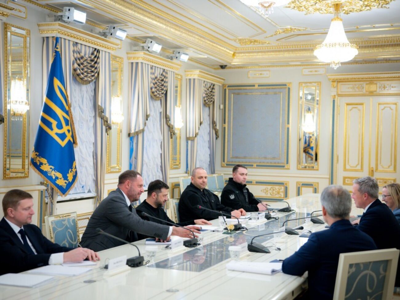 ЗМІ дізнався, що було в угоді, яку разом із "мирним планом" США в Київ привезли американські військові