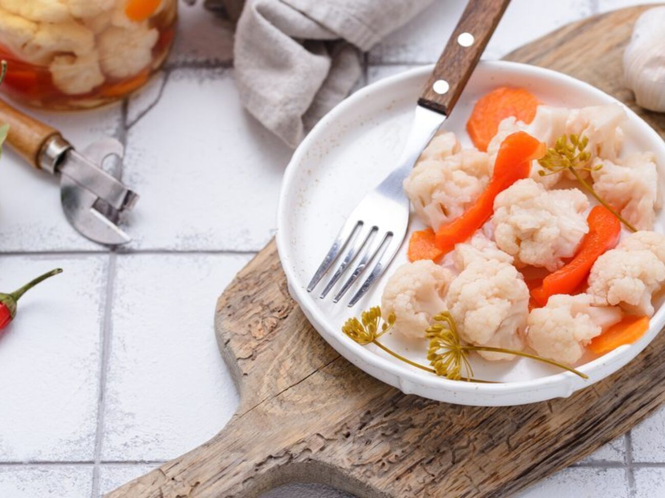 Капуста буде маринуватися п'ять-шість годин