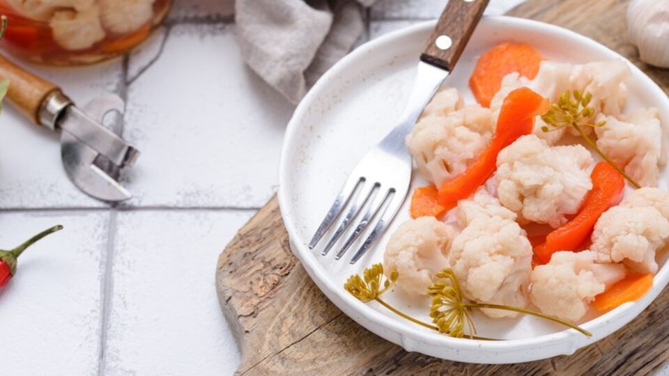 Капуста будет мариноваться пять-шесть часов