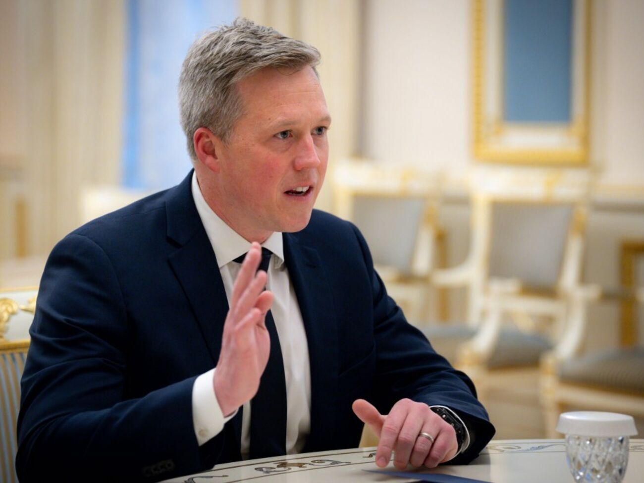 Американский чиновник в комментарии CBS News заявил, что Дрисколл встретился с членами российской делегации вечером 24 ноября