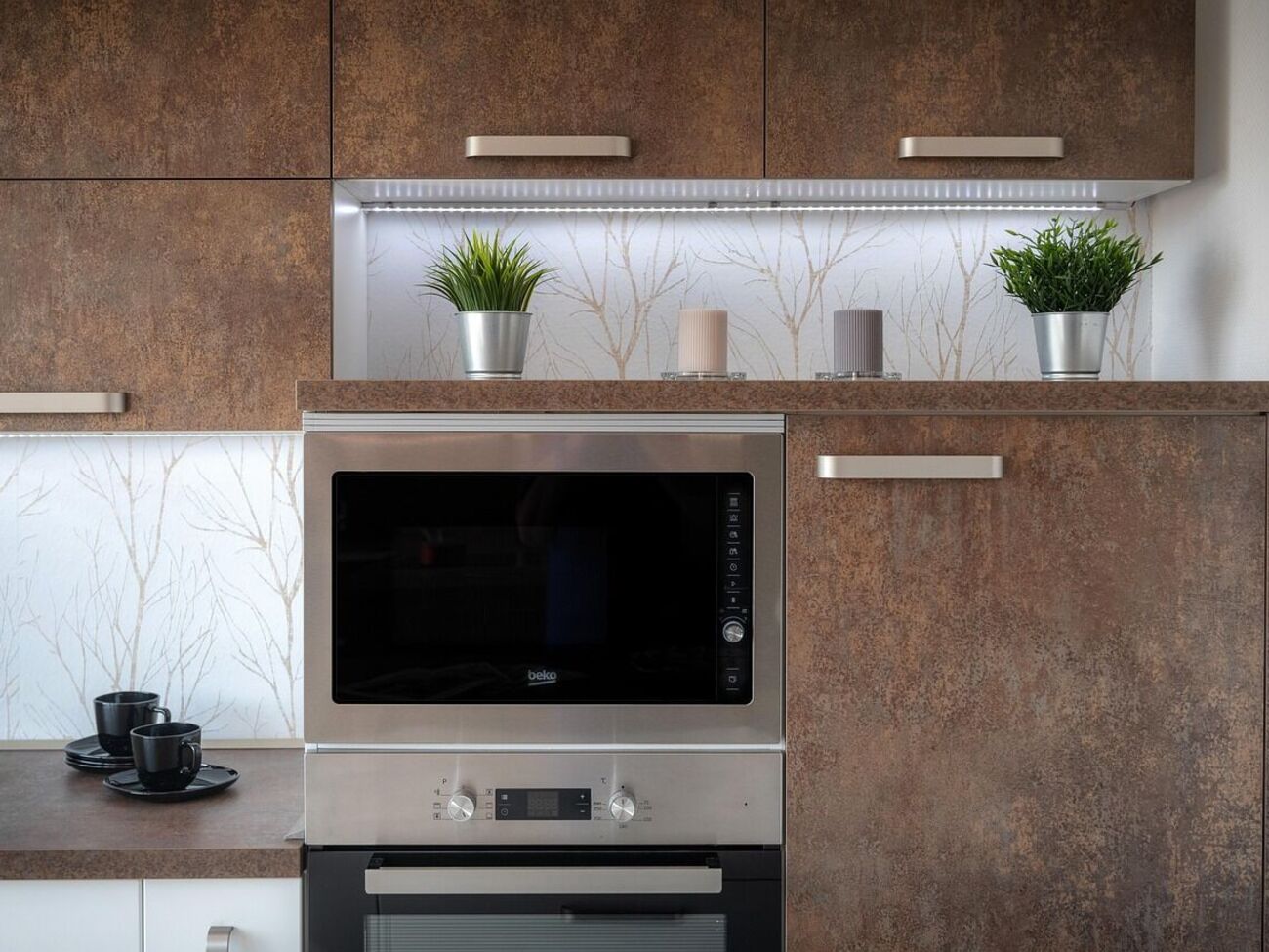 Отмыть микроволновку можно простыми средствами