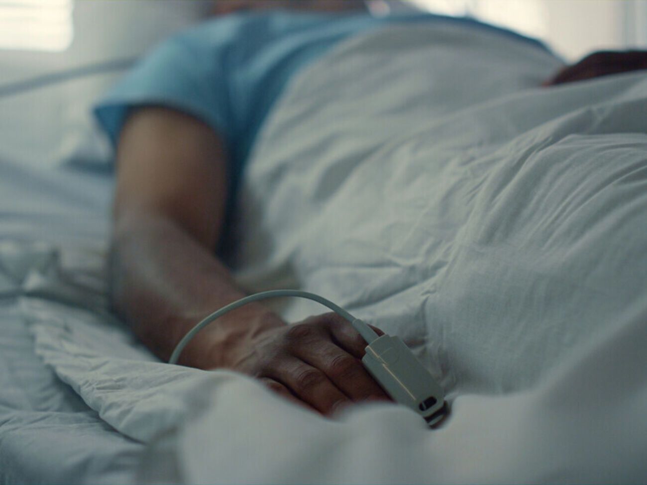 Це була особа похилого віку з наявними хронічними захворюваннями, яка перебувала в лікарні, повідомили медики