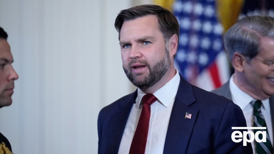 По словам Вэнса, часть американских политиков, в том числе республиканцев, беспокоят не внутренние проблемы