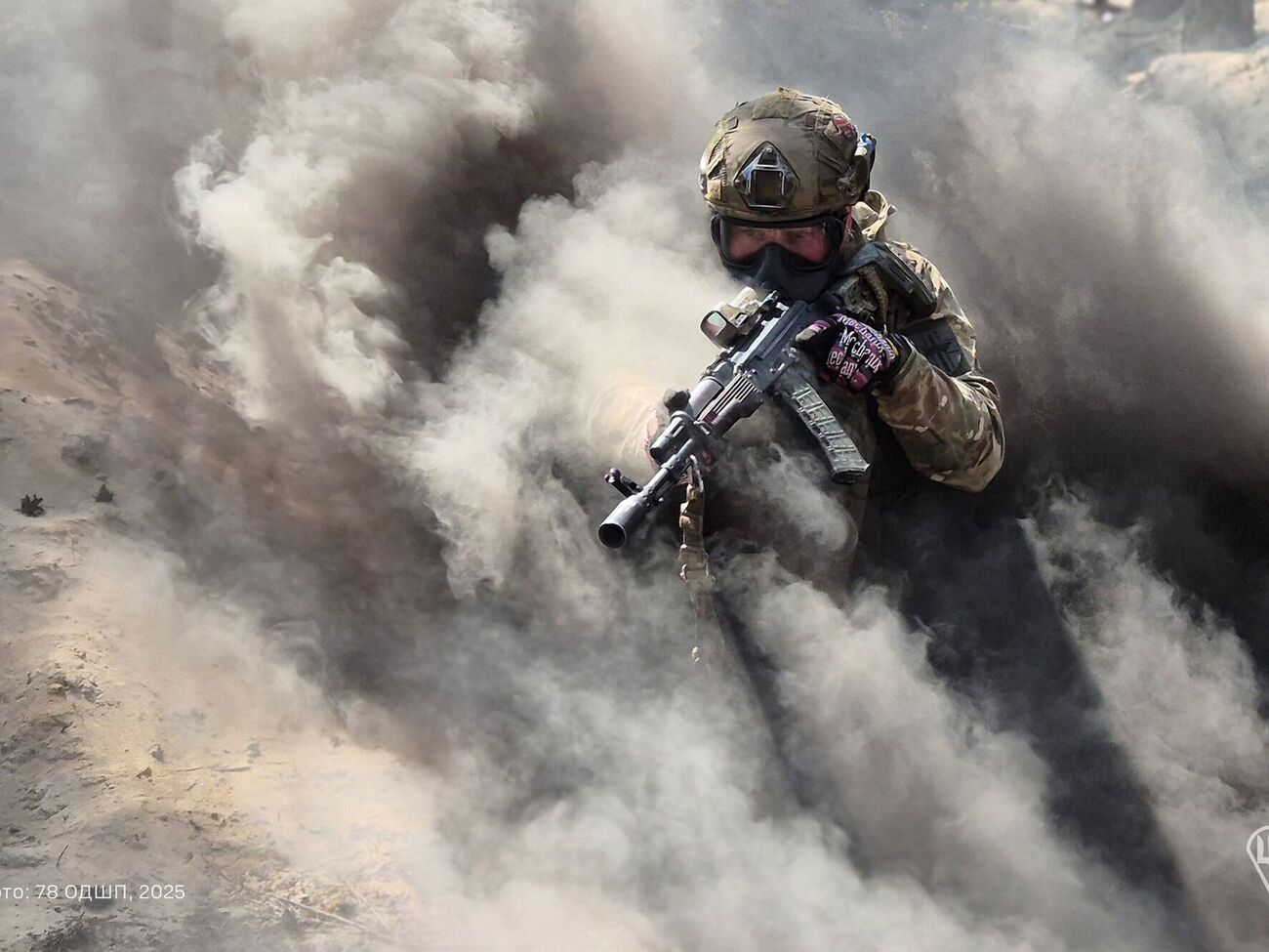 Украинские военные сдерживают движение врага