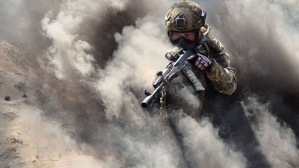 Украинские военные сдерживают движение врага