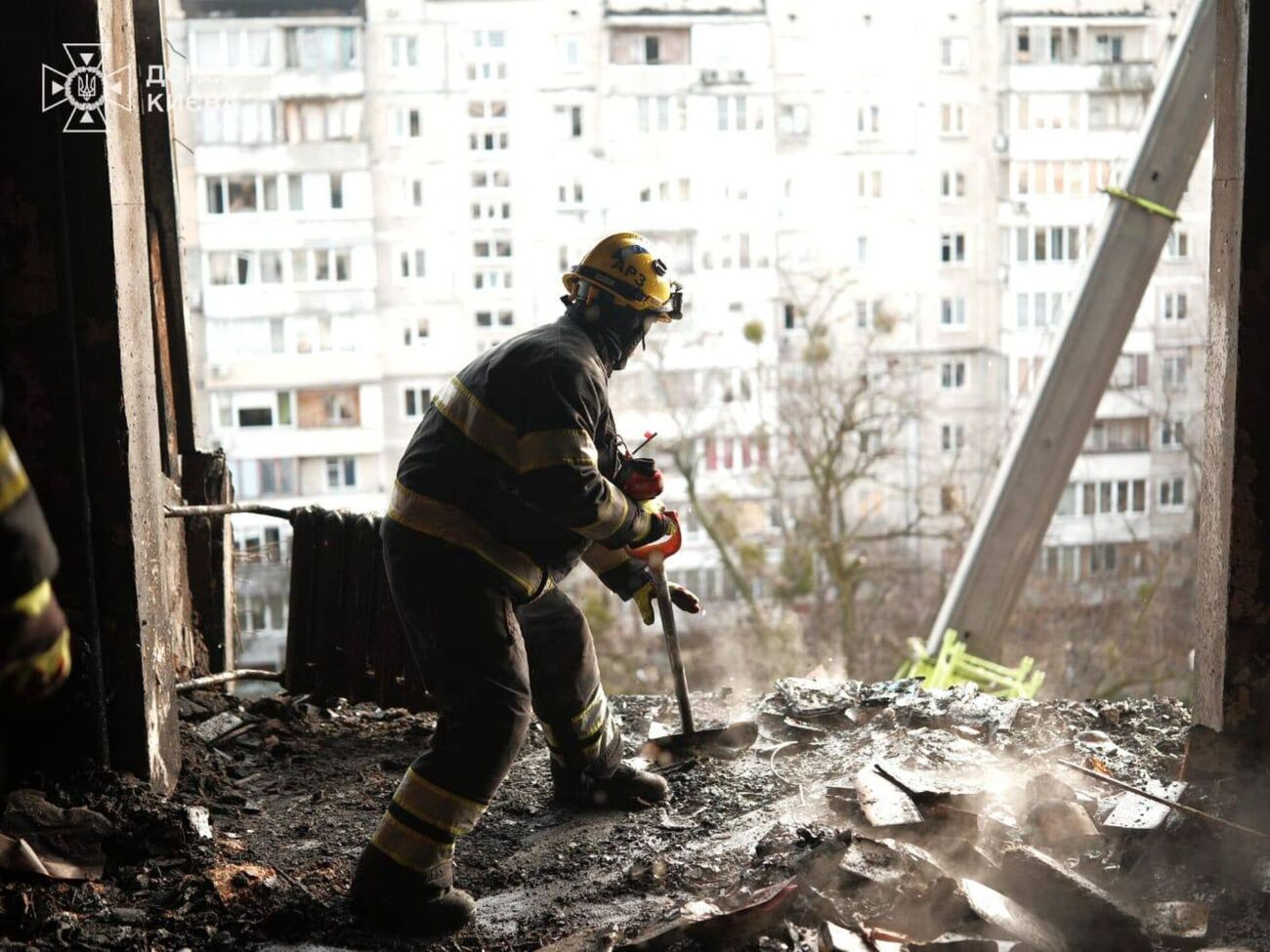 В результате ночной атаки на Киев погибли минимум шесть человек, спасательные работы еще продолжаются