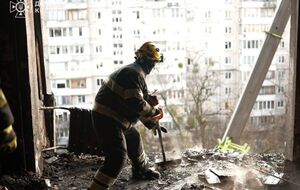 В результате ночной атаки на Киев погибли минимум шесть человек, спасательные работы еще продолжаются